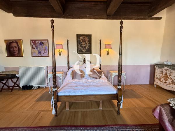 Castelnau-Montratier (46170) Résidence de prestige au cœur d'un village bastide