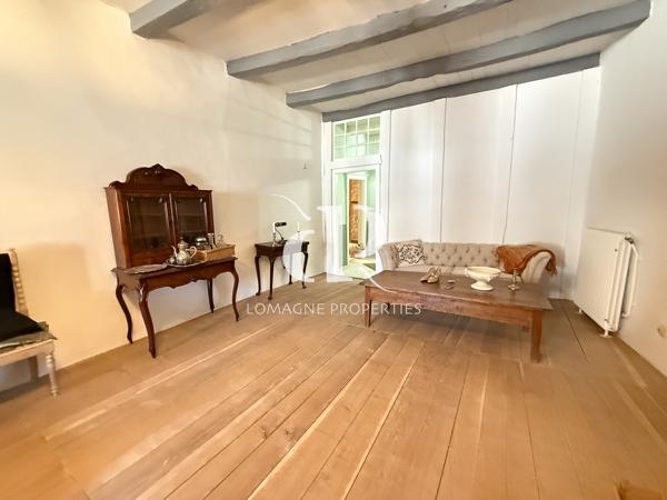 Castelnau-Montratier (46170) Résidence de prestige au cœur d'un village bastide