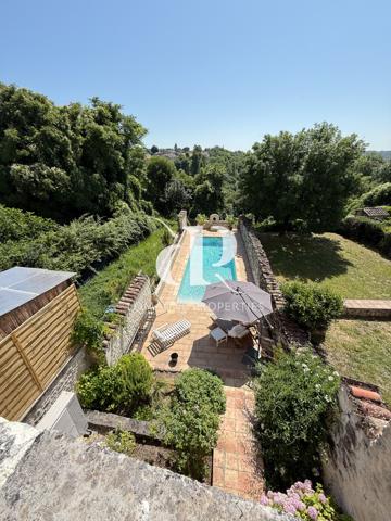 Castelnau-Montratier (46170) Résidence de prestige au cœur d'un village bastide