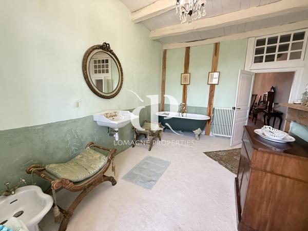 Castelnau-Montratier (46170) Résidence de prestige au cœur d'un village bastide