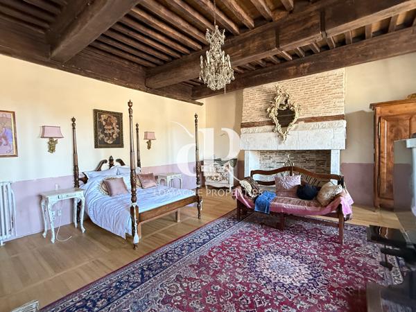 Castelnau-Montratier (46170) Résidence de prestige au cœur d'un village bastide