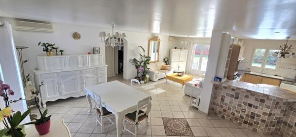 L'Isle-sur-la-Sorgue (84800) VILLA TYPE 6 AVEC PISCINE, 170m2 - TERRAIN 815m2