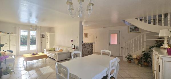 L'Isle-sur-la-Sorgue (84800) VILLA TYPE 6 AVEC PISCINE, 170m2 - TERRAIN 815m2