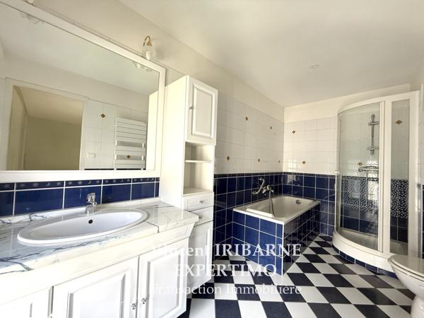 Saintes (17100) Appartement en Duplex, 3 Chambres.