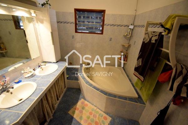 Superbe villa – Piscine – vue mer – 300 m altitude