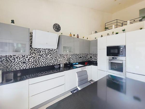 Marseille 12 - Appartement style loft de 120.16m², 3 chambres