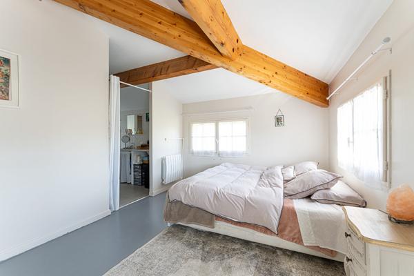Maison Cabries 6 pièce(s), calme, 179m² environ, 1343m² de terrain, 4 chambres, 1 appartement indépendant, serres