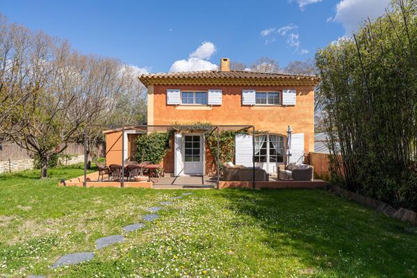 Maison Cabries 6 pièce(s), calme, 179m² environ, 1343m² de terrain, 4 chambres, 1 appartement indépendant, serres