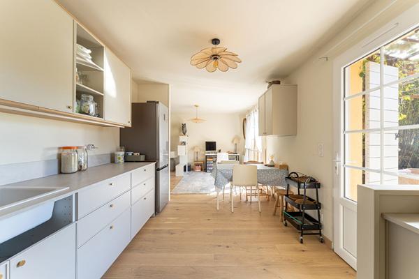 Maison Cabries 6 pièce(s), calme, 179m² environ, 1343m² de terrain, 4 chambres, 1 appartement indépendant, serres