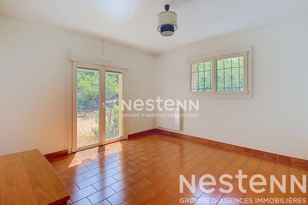 À VENDRE Maison Le Luc 5 pièces 140 m² , Terrain arboré 4 674 m² , Piscine ,Dépendances , À pied du centre-ville