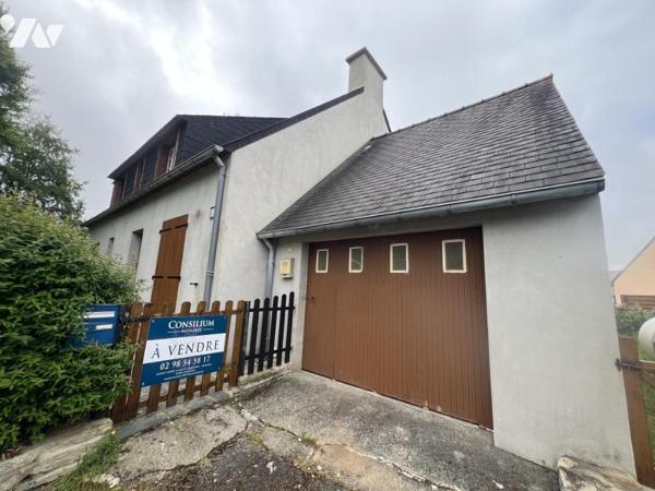Une maison d'habitation à Ploneour Lanvern