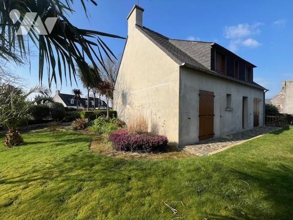 Une maison d'habitation à Ploneour Lanvern