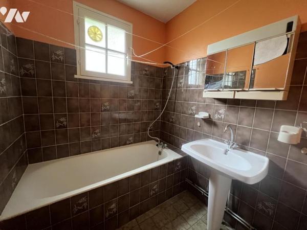 Une maison d'habitation à Ploneour Lanvern