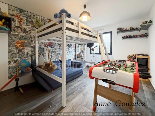 SAINT-DENIS-EN-VAL, à dix minutes d'Orléans à vendre superbe Maison contemporaine avec jardin de 1000m2 sans vis-à-vis, piscine chauffée et garage attenant