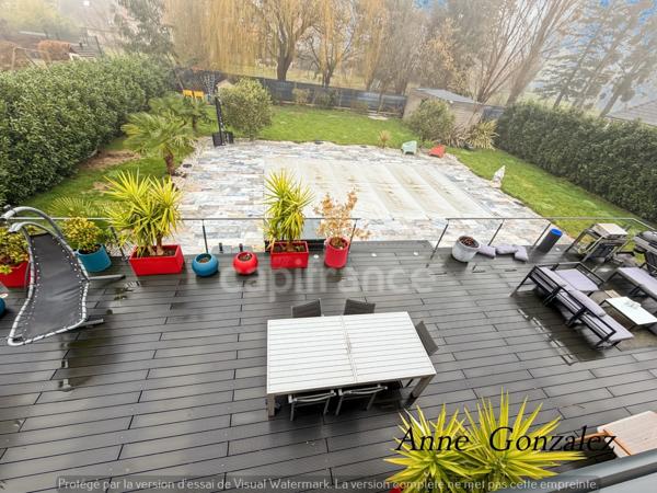 SAINT-DENIS-EN-VAL, à dix minutes d'Orléans à vendre superbe Maison contemporaine avec jardin de 1000m2 sans vis-à-vis, piscine chauffée et garage attenant