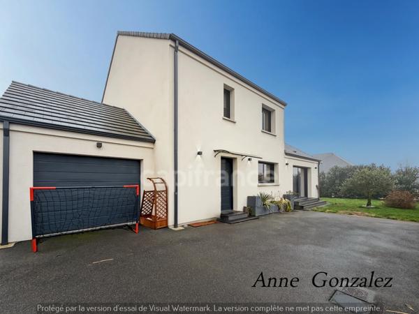 SAINT-DENIS-EN-VAL, à dix minutes d'Orléans à vendre superbe Maison contemporaine avec jardin de 1000m2 sans vis-à-vis, piscine chauffée et garage attenant