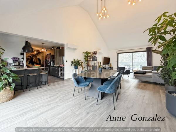 SAINT-DENIS-EN-VAL, à dix minutes d'Orléans à vendre superbe Maison contemporaine avec jardin de 1000m2 sans vis-à-vis, piscine chauffée et garage attenant