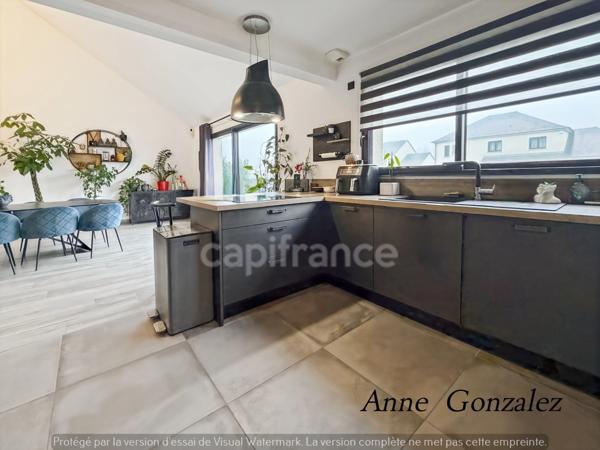 SAINT-DENIS-EN-VAL, à dix minutes d'Orléans à vendre superbe Maison contemporaine avec jardin de 1000m2 sans vis-à-vis, piscine chauffée et garage attenant