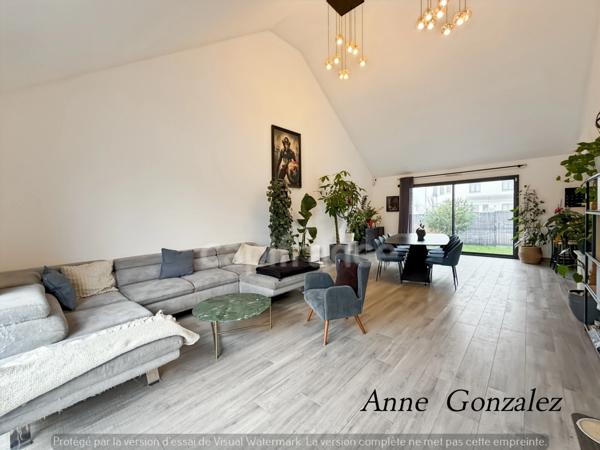 SAINT-DENIS-EN-VAL, à dix minutes d'Orléans à vendre superbe Maison contemporaine avec jardin de 1000m2 sans vis-à-vis, piscine chauffée et garage attenant