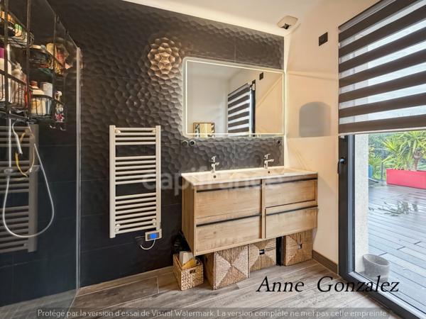 SAINT-DENIS-EN-VAL, à dix minutes d'Orléans à vendre superbe Maison contemporaine avec jardin de 1000m2 sans vis-à-vis, piscine chauffée et garage attenant