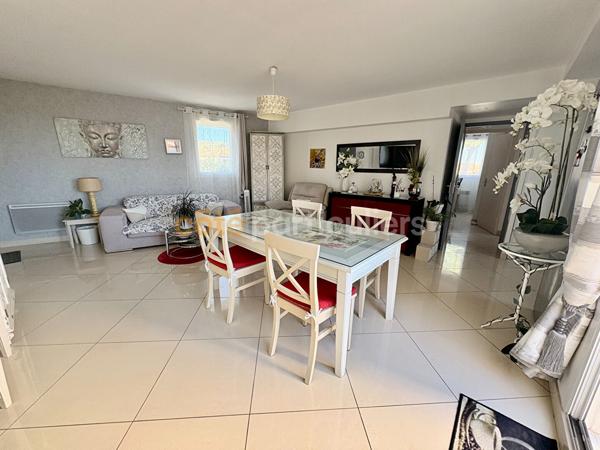 Vente
                Appartement61,49 m² - 3 Pièces -
                    NARBONNE (11100)