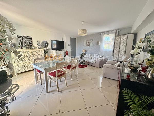 Vente
                Appartement61,49 m² - 3 Pièces -
                    NARBONNE (11100)
