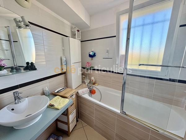 Vente
                Appartement61,49 m² - 3 Pièces -
                    NARBONNE (11100)