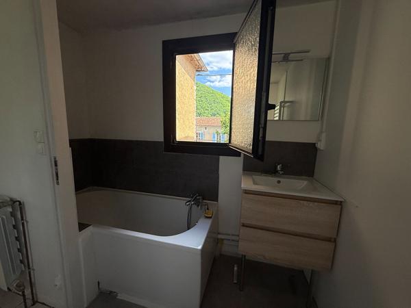 Maison en pierre 2 chambres à vendre