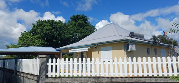 Goyave (97128) de terrain - Villa style créole en parfait état dans quartier calme sur la commune de GOYAVE