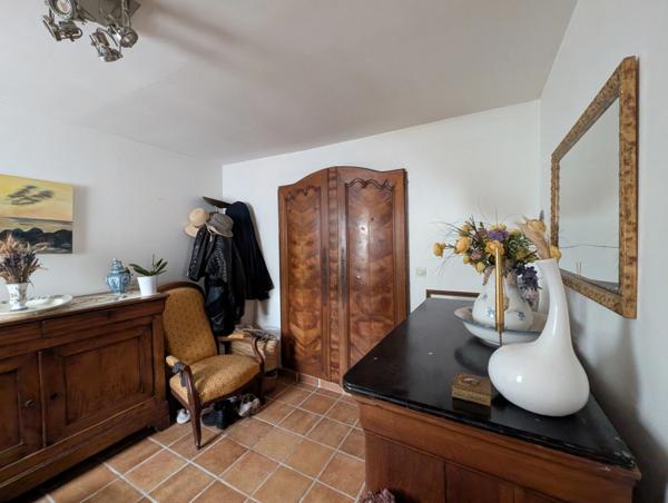 Vente en exclusivité – Maison ancienne typique avec jardin dans le centre de Vitry-aux-Loges