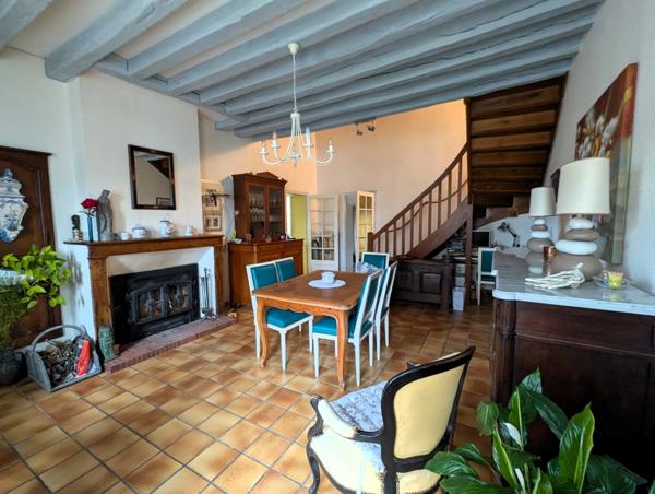 Vente en exclusivité – Maison ancienne typique avec jardin dans le centre de Vitry-aux-Loges