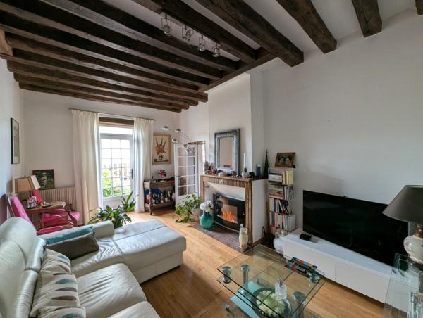 Vente en exclusivité – Maison ancienne typique avec jardin dans le centre de Vitry-aux-Loges