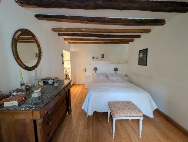 Vente en exclusivité – Maison ancienne typique avec jardin dans le centre de Vitry-aux-Loges