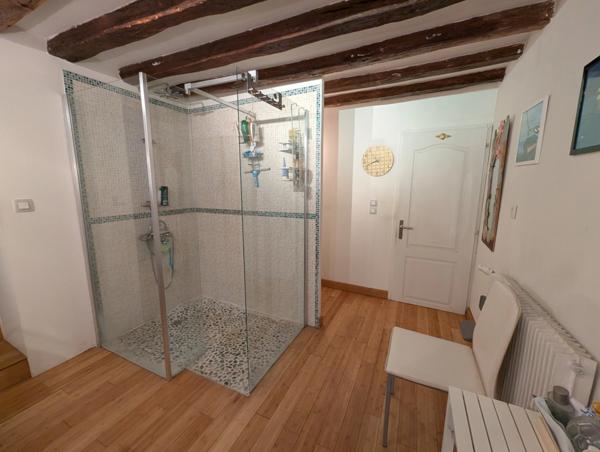 Vente en exclusivité – Maison ancienne typique avec jardin dans le centre de Vitry-aux-Loges