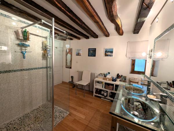 Vente en exclusivité – Maison ancienne typique avec jardin dans le centre de Vitry-aux-Loges