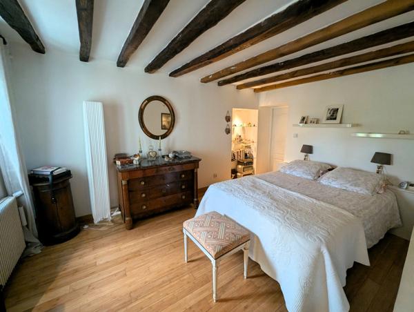 Vente en exclusivité – Maison ancienne typique avec jardin dans le centre de Vitry-aux-Loges