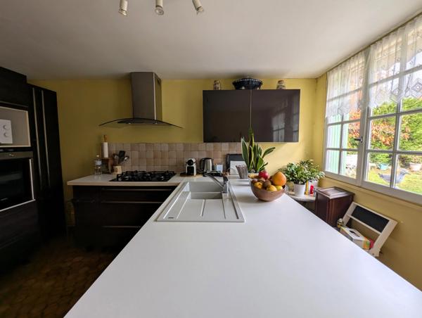 Vente en exclusivité – Maison ancienne typique avec jardin dans le centre de Vitry-aux-Loges