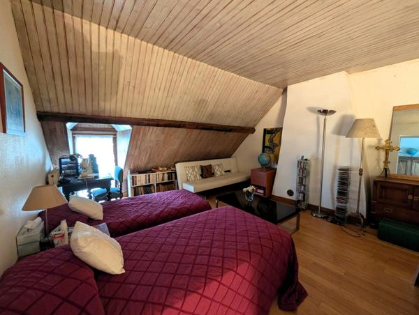 Vente en exclusivité – Maison ancienne typique avec jardin dans le centre de Vitry-aux-Loges