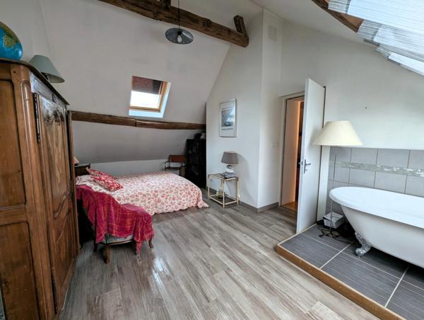 Vente en exclusivité – Maison ancienne typique avec jardin dans le centre de Vitry-aux-Loges