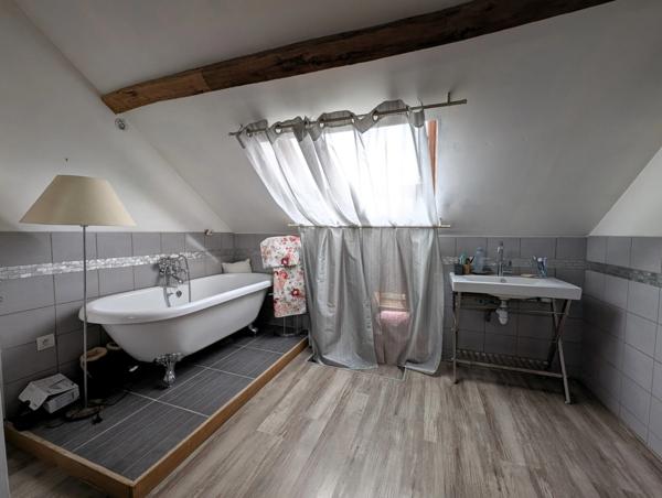 Vente en exclusivité – Maison ancienne typique avec jardin dans le centre de Vitry-aux-Loges