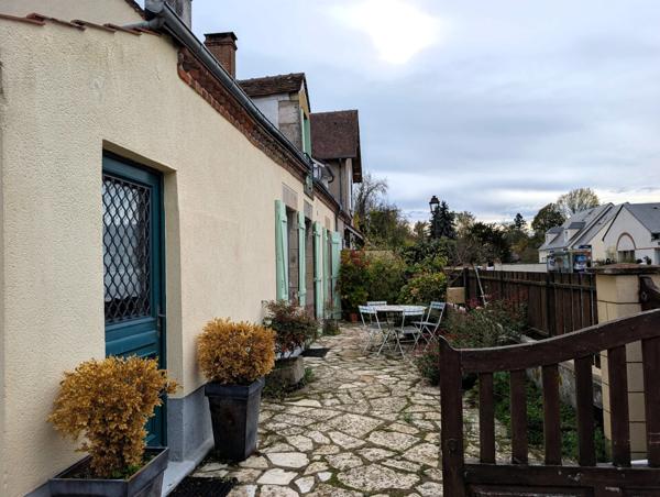 Vente en exclusivité – Maison ancienne typique avec jardin dans le centre de Vitry-aux-Loges