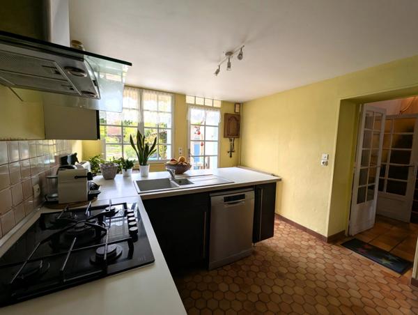 Vente en exclusivité – Maison ancienne typique avec jardin dans le centre de Vitry-aux-Loges