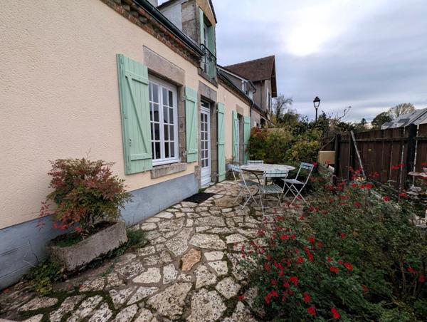 Vente en exclusivité – Maison ancienne typique avec jardin dans le centre de Vitry-aux-Loges