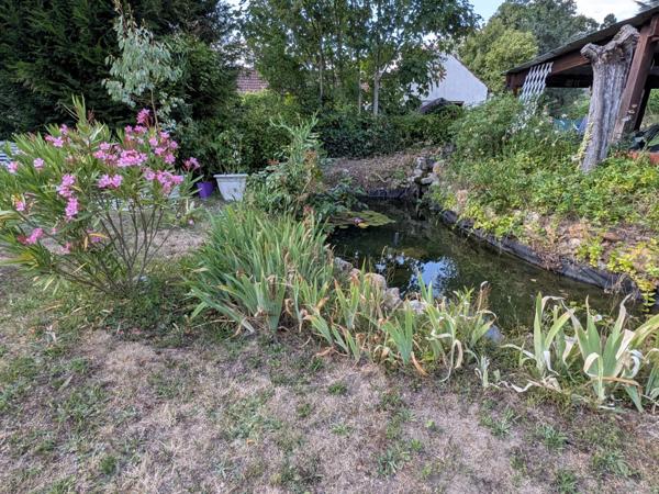 Vente en exclusivité – Maison ancienne typique avec jardin dans le centre de Vitry-aux-Loges