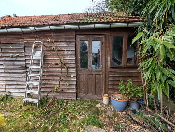 Vente en exclusivité – Maison ancienne typique avec jardin dans le centre de Vitry-aux-Loges
