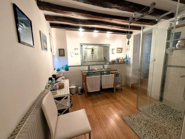 Vente en exclusivité – Maison ancienne typique avec jardin dans le centre de Vitry-aux-Loges