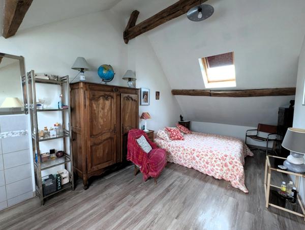 Vente en exclusivité – Maison ancienne typique avec jardin dans le centre de Vitry-aux-Loges