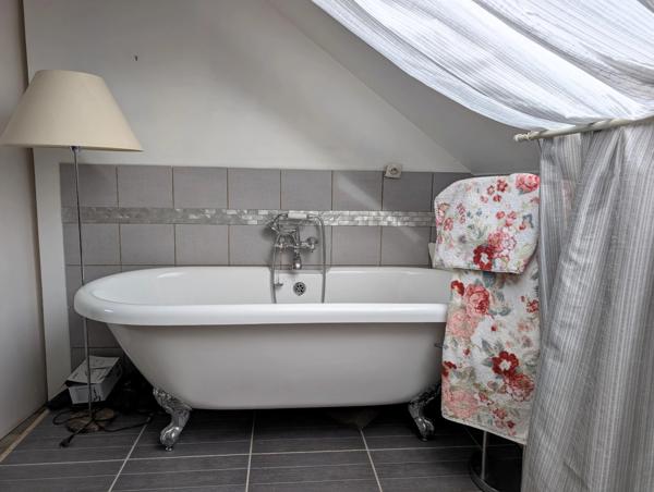 Vente en exclusivité – Maison ancienne typique avec jardin dans le centre de Vitry-aux-Loges