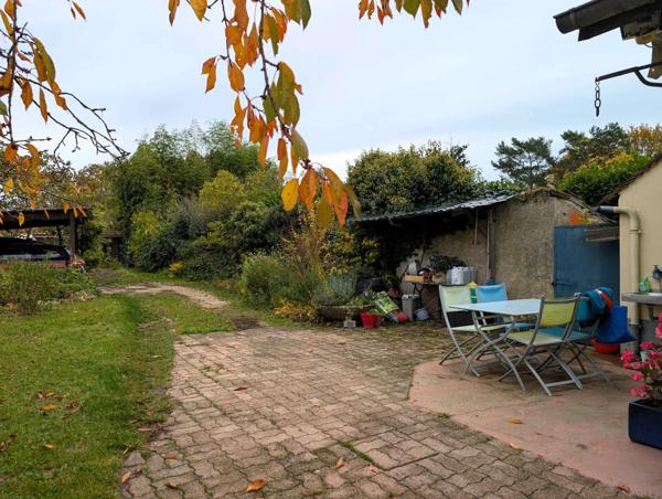 Vente en exclusivité – Maison ancienne typique avec jardin dans le centre de Vitry-aux-Loges