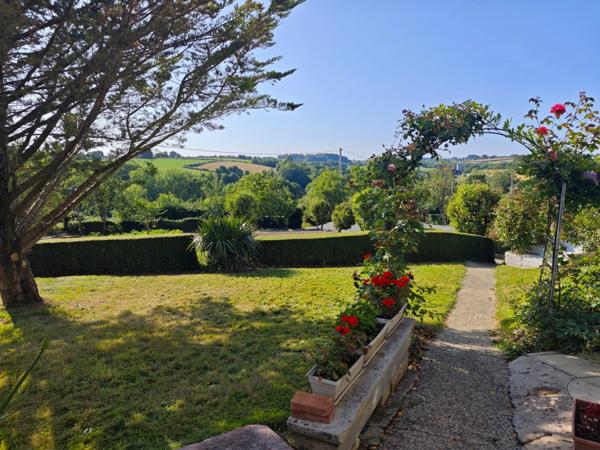 Longère à vendre 197m² dont appartement T1 - TERVAL (85)